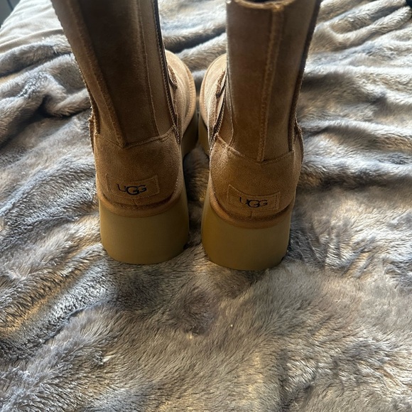 UGG Classic Twin Seam Platform Boot - Picture 5 of 14